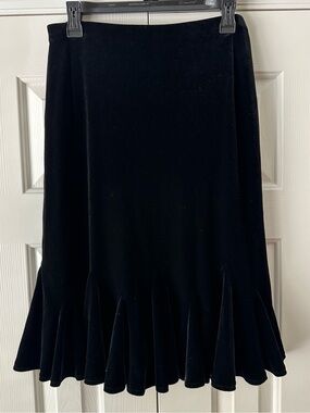J S Collection Black Skirt, Velvety Feel, Ruffled Hem.
Sz 8
Excellent Condition